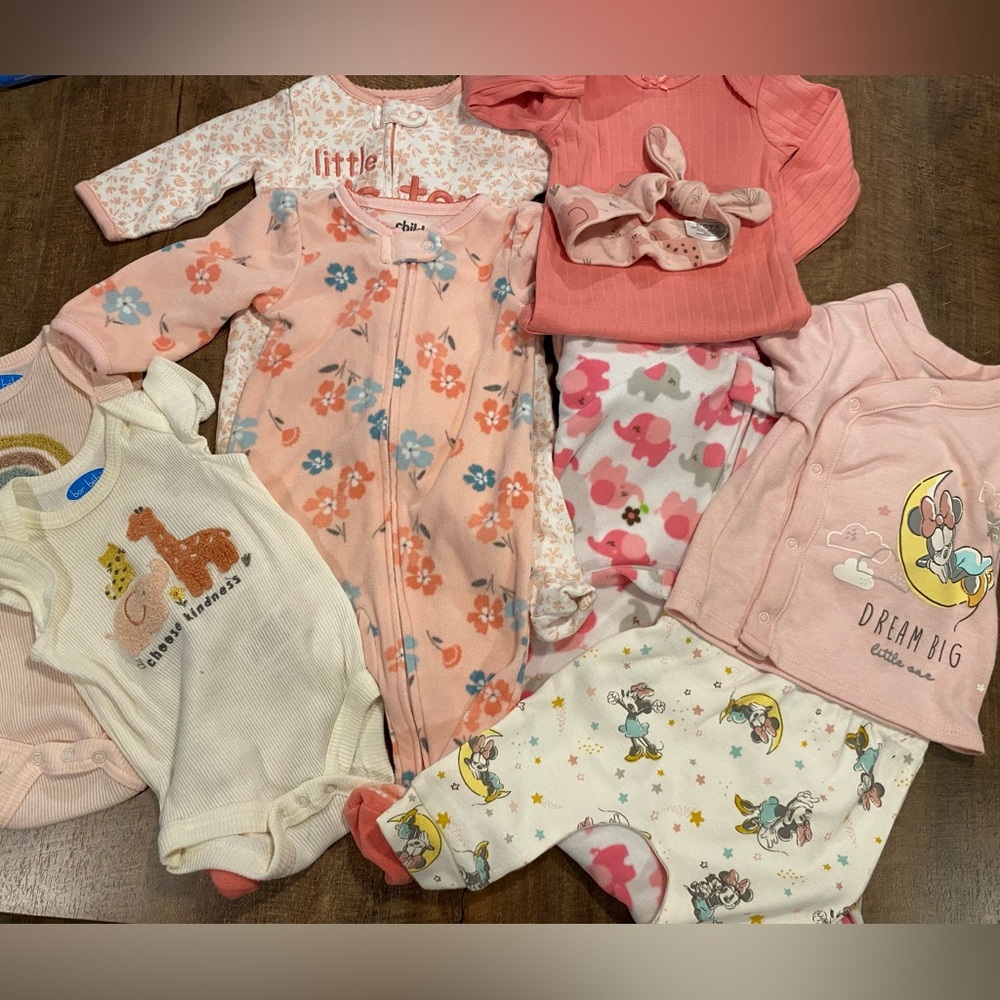 Baby Girls 0-3 months. Excellent condition. Some NWOT  13 piece bundle